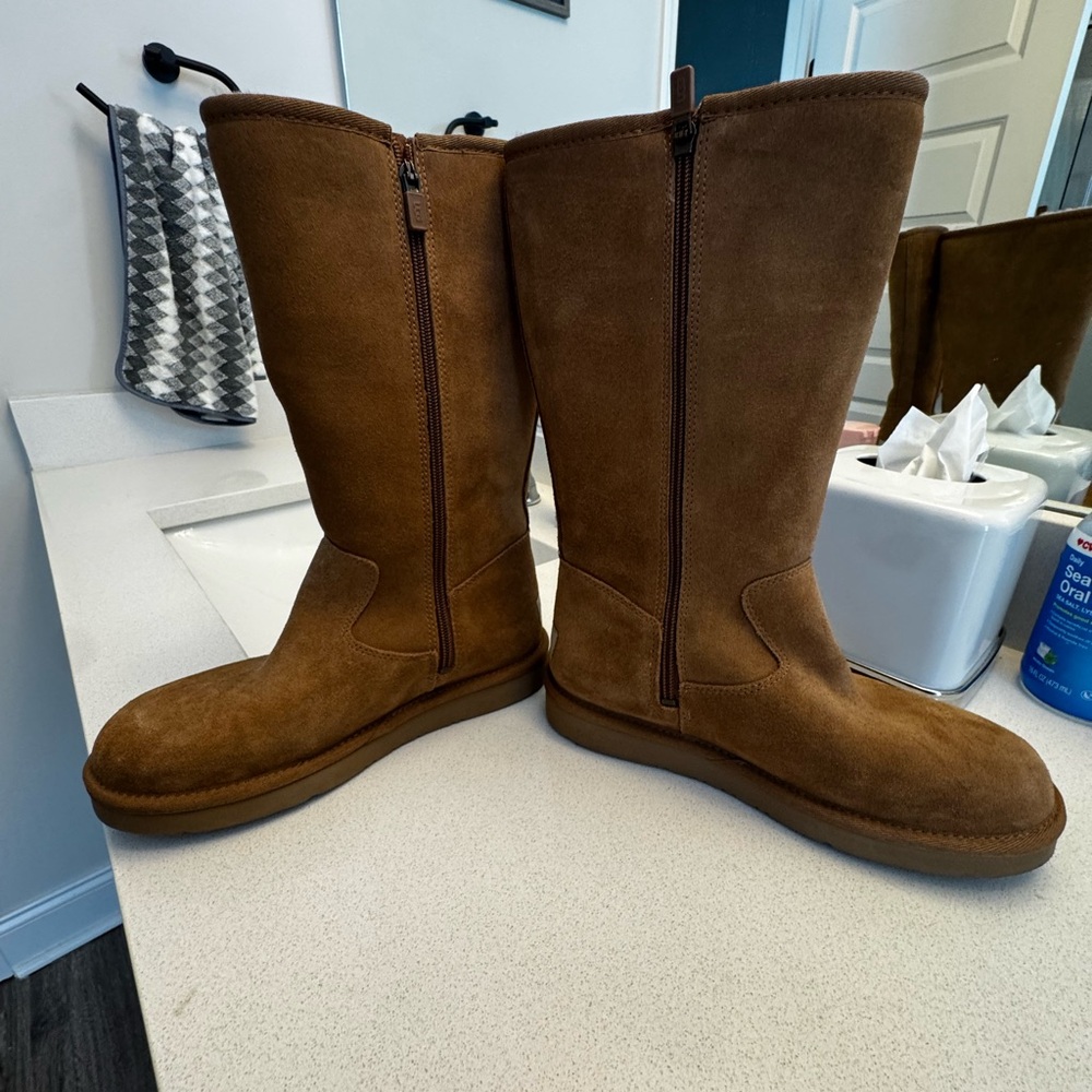 Chestnut Brown Ugg Boots w/ Zipper